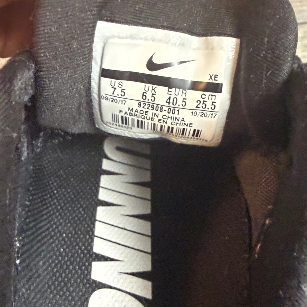 Nike Zoom Vomero 13 Running Shoes Mens US 7.5 Black White Athletic Sneakers - Picture 4 of 5